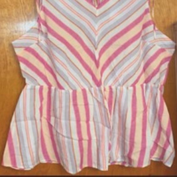 LANE BRYANT Summer Top - 22/24W - NWT - V-Neckline - Picture 2 of 4